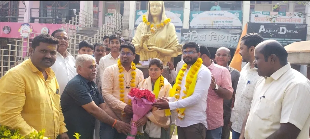 बीड येथे तलाठी परीक्षेमध्ये पात्र विद्यार्थ्यांचे धनगर समाज संघटनाच्या  वतीने सत्कार