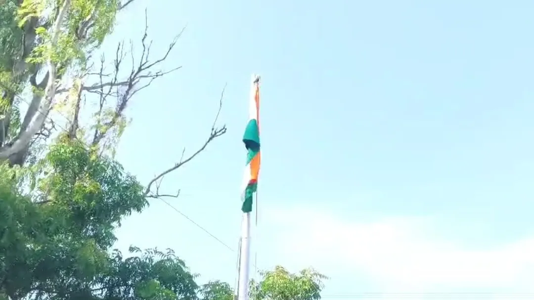 पालकमंत्री अतुल सावे यांच्या हस्ते मुख्य शासकीय ध्वजारोहण, मराठवाडा मुक्तीसंग्रामाचा लढा मराठवाड्याच्या गावा-गावातून स्वातंत्र्य सैनिकांनी शौर्याने लढला- पालकमंत्री अतुल सावे